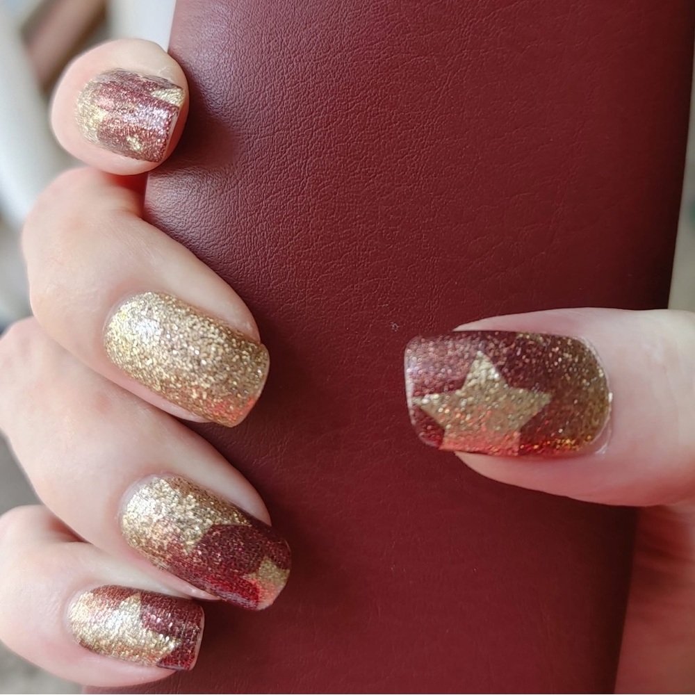 *Exclusive* Color Street: Starlit Soirée | Gold Burgundy Stars Glitter Gradient - Picture 7 of 9
